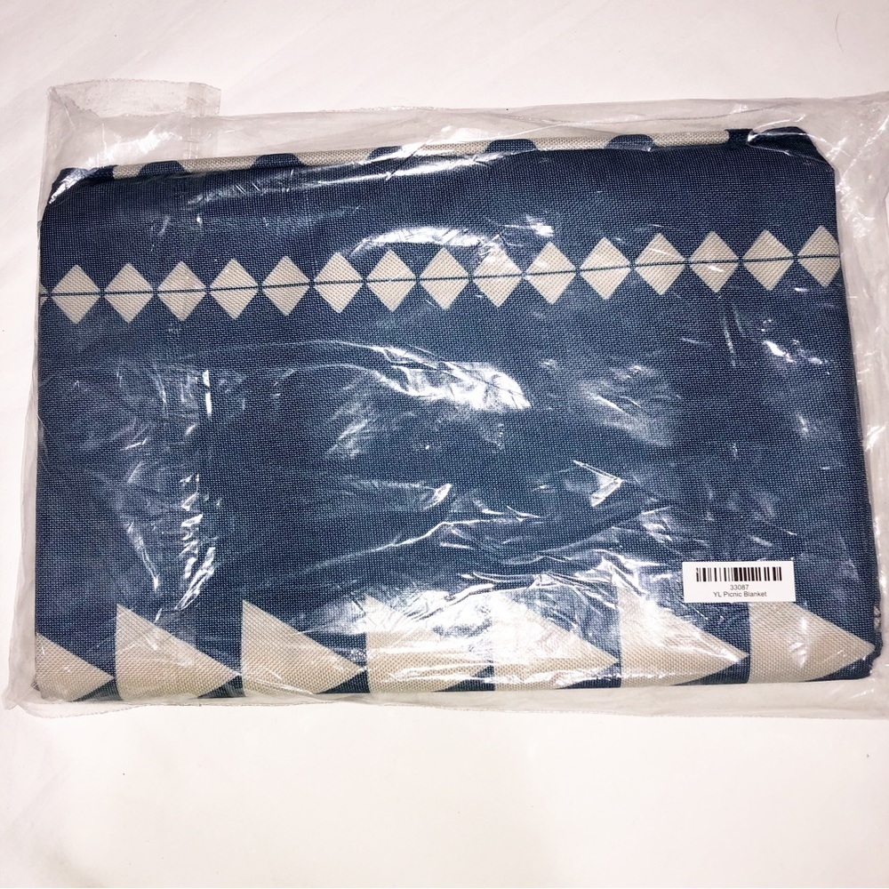 Young Living Picnic Blanket Blue Beige 50”x60” Indoor Outdoor NEW - Picture 4 of 5